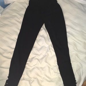 SUPER SOFT AND STRETCHY LEGGINGS